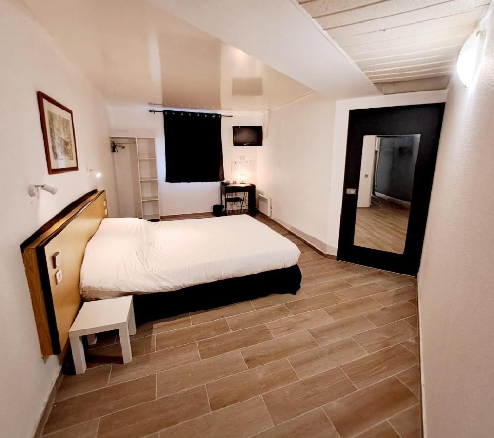 Crystal Hotel Saint Denis Basilique Bagian luar foto